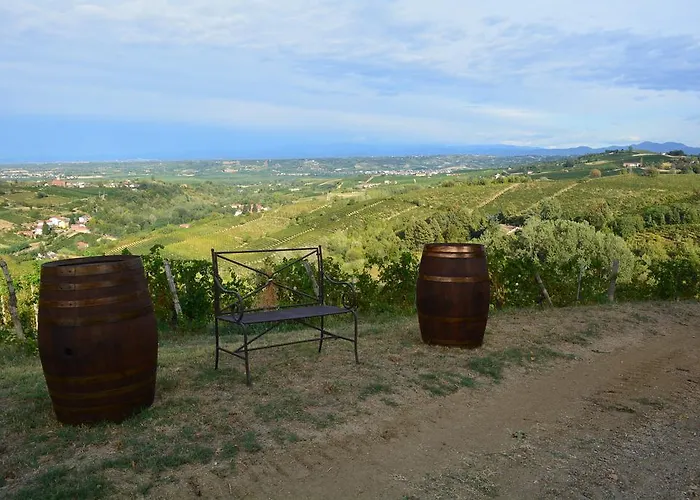 Cascina Valtignosa Con Vigna فندق مبيت وإفطار 3*